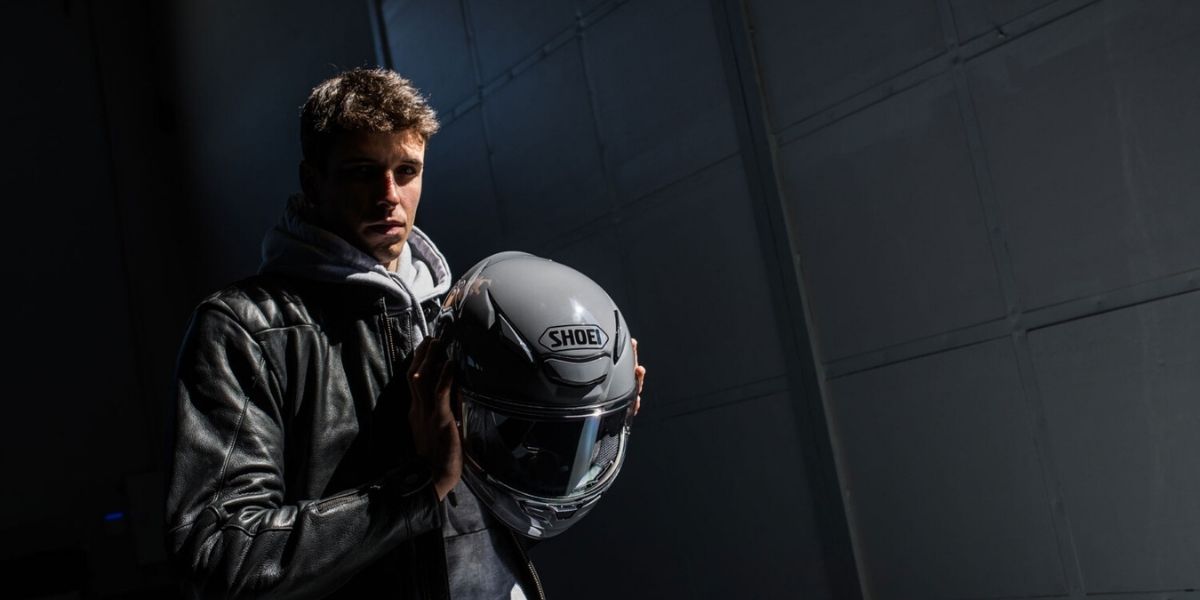 Mehr über den Artikel erfahren Shoei NXR2: Der Sporthelm für Straße & Performance
