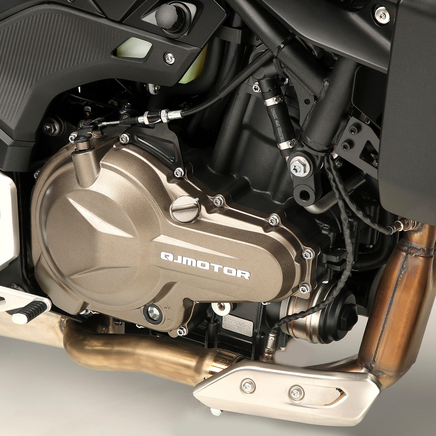 QJ-MOTOR-moto-street-SRK-600-motor